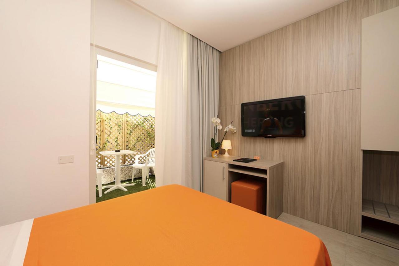Hotel Simi Lan Lignano Sabbiadoro Ngoại thất bức ảnh