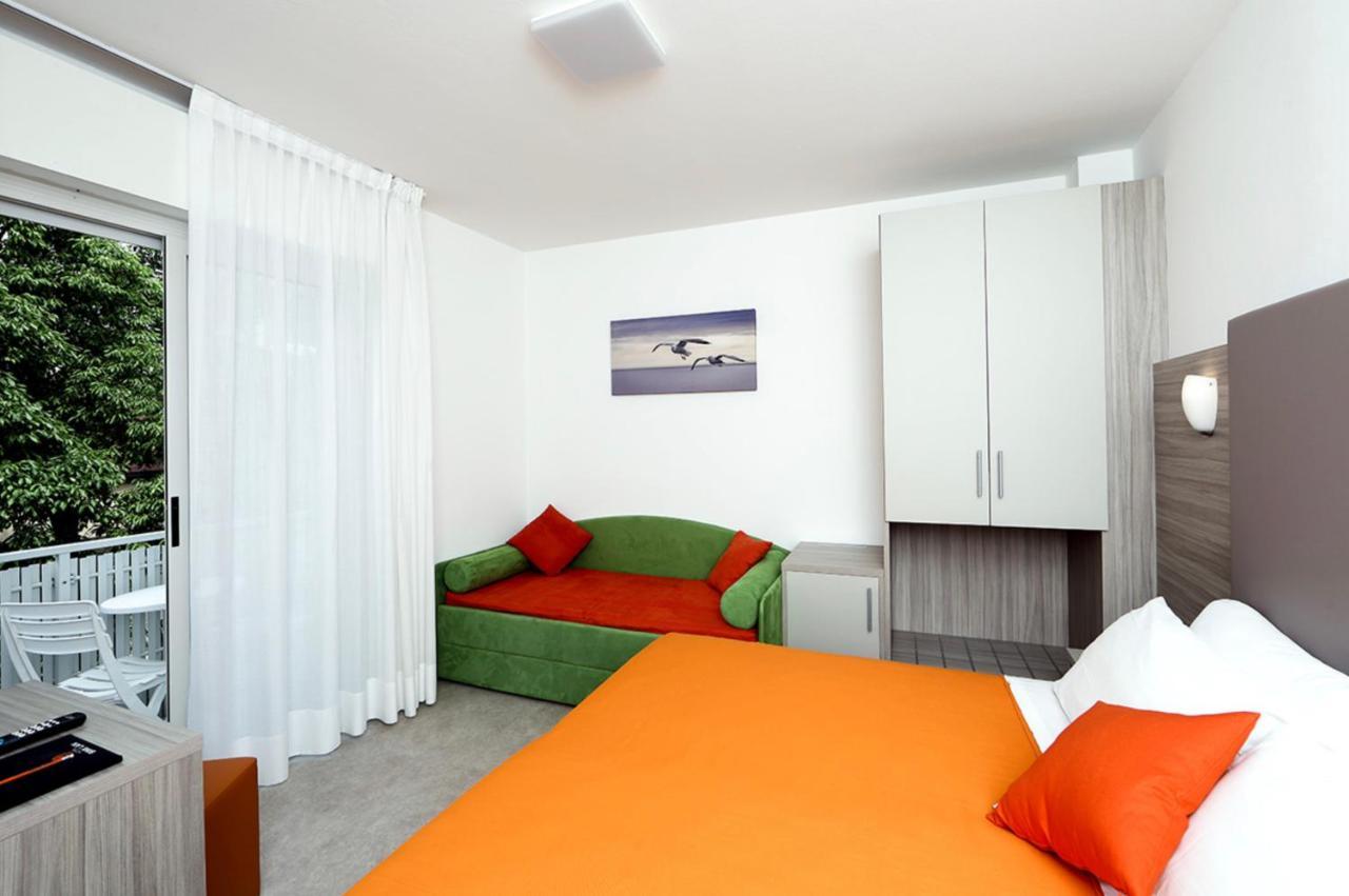 Hotel Simi Lan Lignano Sabbiadoro Ngoại thất bức ảnh