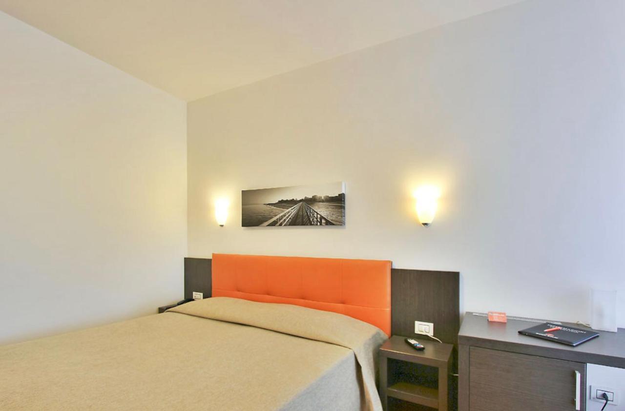 Hotel Simi Lan Lignano Sabbiadoro Ngoại thất bức ảnh
