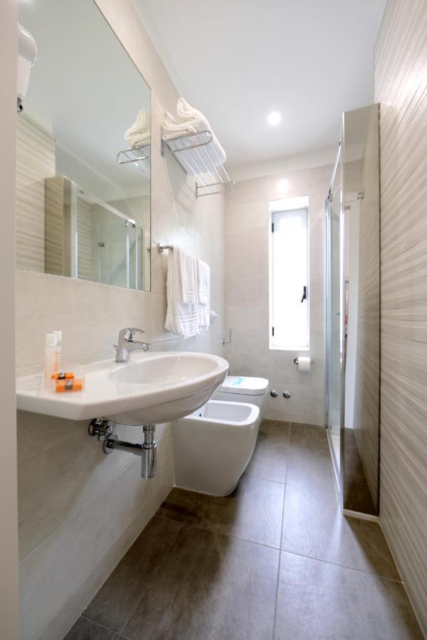 Hotel Simi Lan Lignano Sabbiadoro Ngoại thất bức ảnh