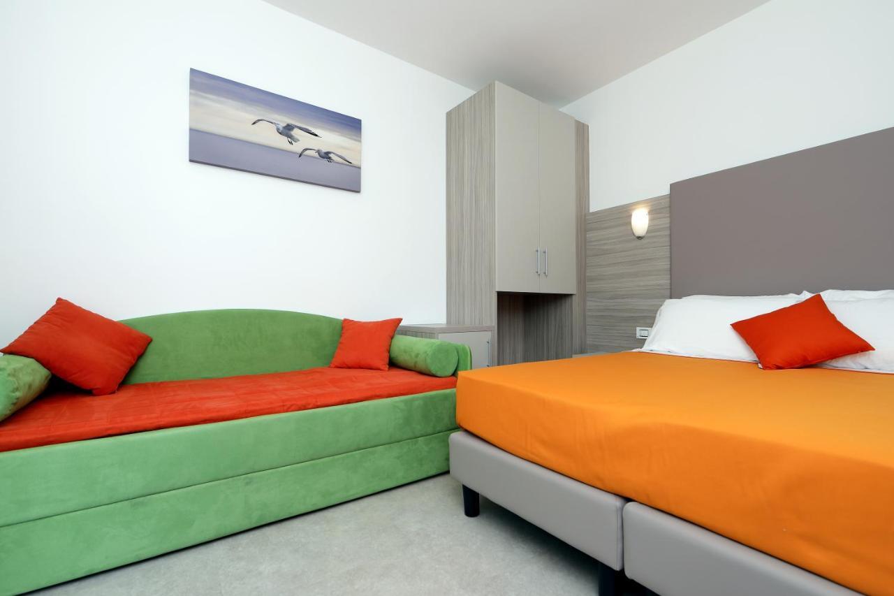 Hotel Simi Lan Lignano Sabbiadoro Ngoại thất bức ảnh