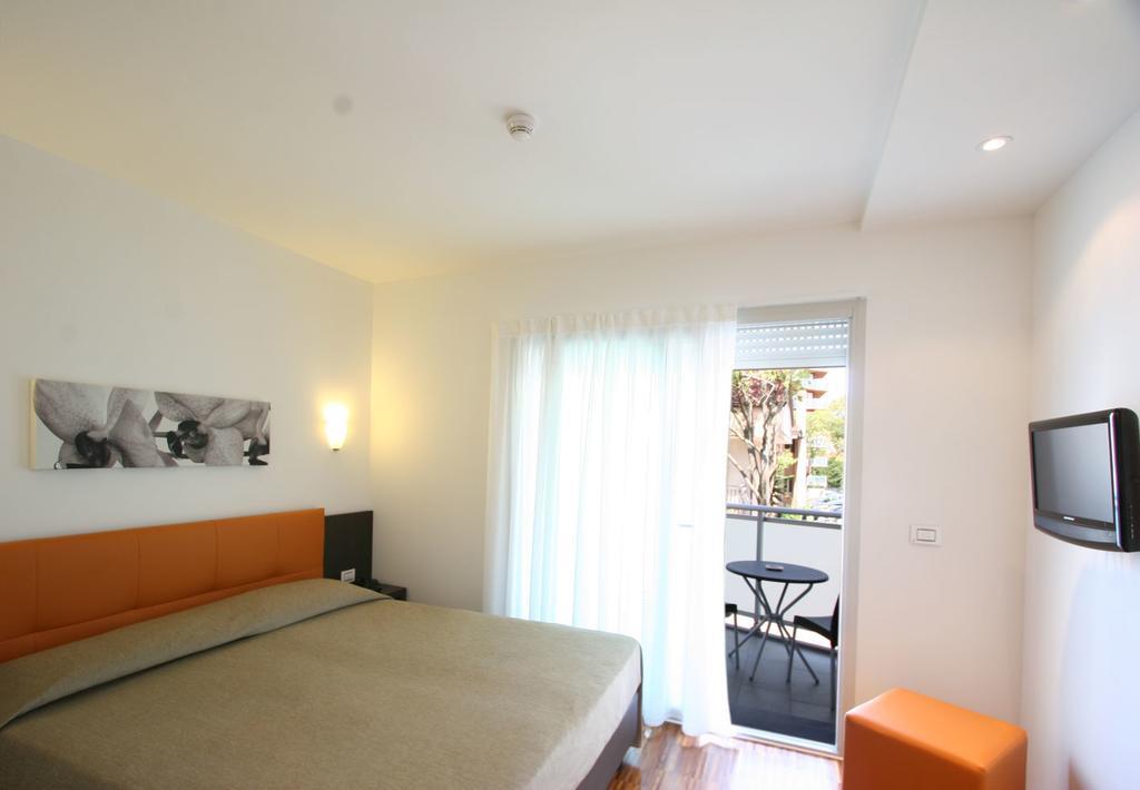 Hotel Simi Lan Lignano Sabbiadoro Ngoại thất bức ảnh