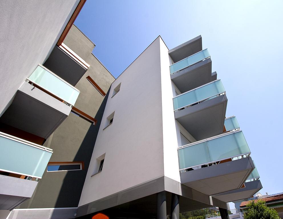 Hotel Simi Lan Lignano Sabbiadoro Ngoại thất bức ảnh