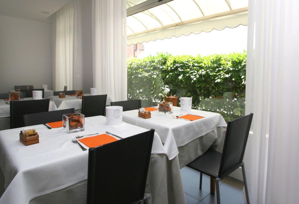 Hotel Simi Lan Lignano Sabbiadoro Ngoại thất bức ảnh