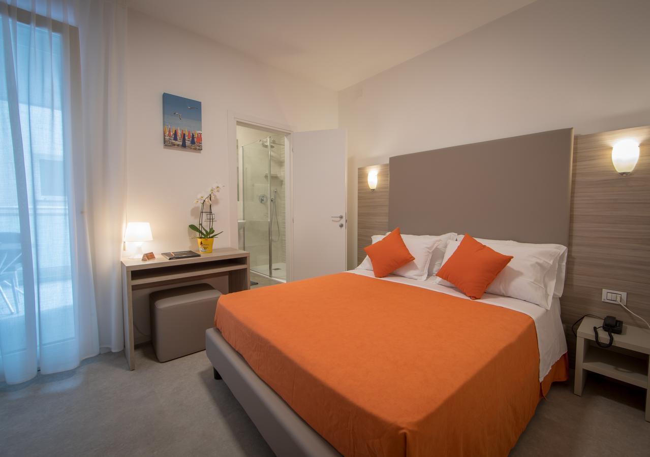 Hotel Simi Lan Lignano Sabbiadoro Ngoại thất bức ảnh