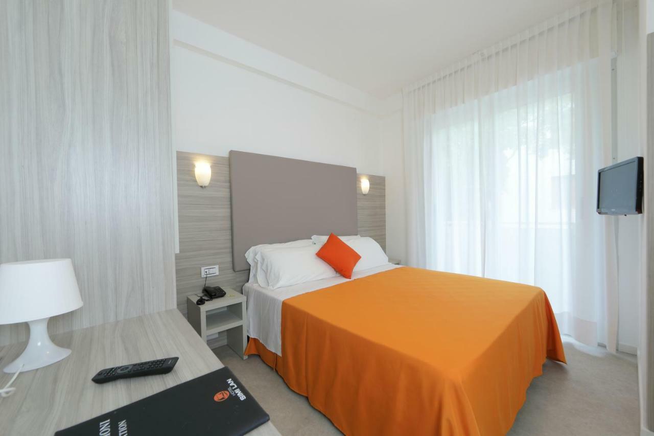 Hotel Simi Lan Lignano Sabbiadoro Ngoại thất bức ảnh