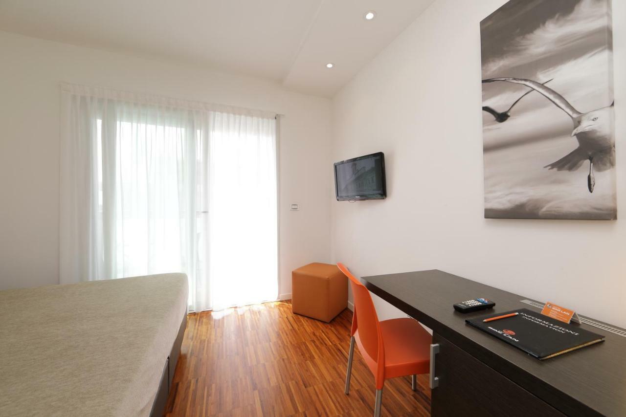 Hotel Simi Lan Lignano Sabbiadoro Ngoại thất bức ảnh