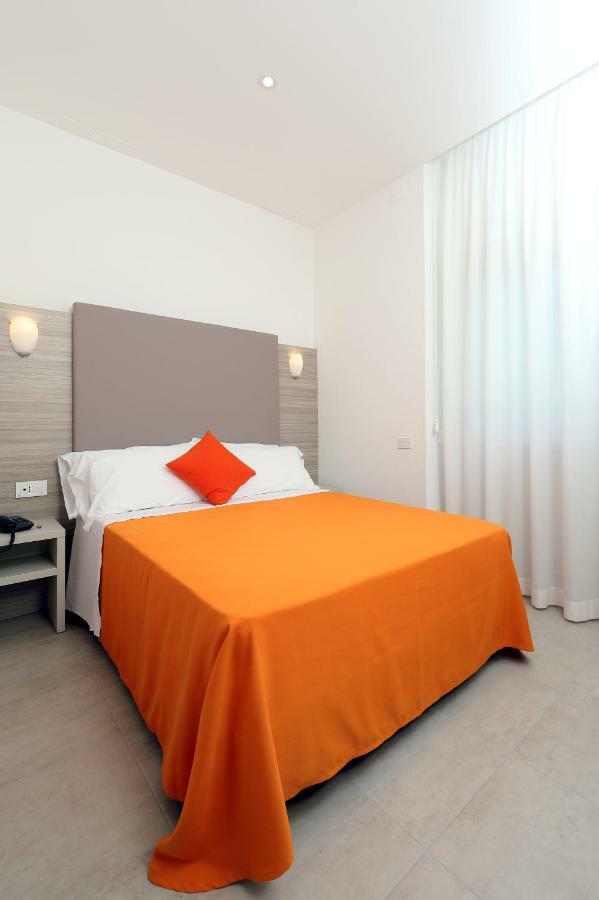Hotel Simi Lan Lignano Sabbiadoro Ngoại thất bức ảnh