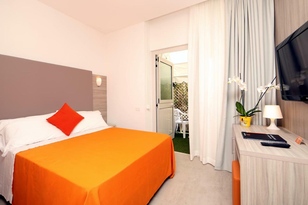 Hotel Simi Lan Lignano Sabbiadoro Ngoại thất bức ảnh